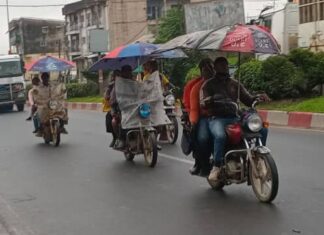 Moto-taxi à Douala