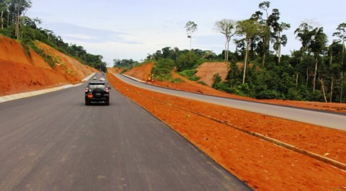 Logmbon : Sous la menace de l’autoroute