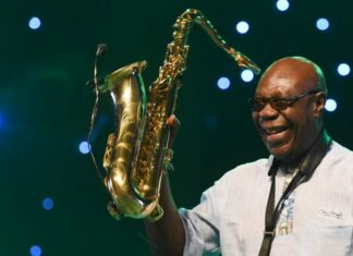Manu Dibango, l’homme au saxo :Ma main tremble au moment d’écrire ces trois mots qui tiennent du surréalisme : Manu est mort !