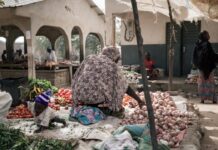 Destruction de plusieurs boutiques à Yaoundé : La colère gronde au marché Mokolo.
