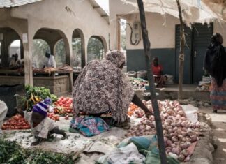 Destruction de plusieurs boutiques à Yaoundé : La colère gronde au marché Mokolo.