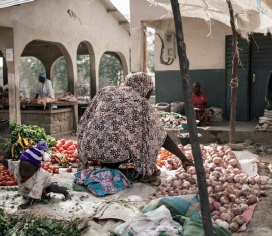 Destruction de plusieurs boutiques à Yaoundé : La colère gronde au marché Mokolo.