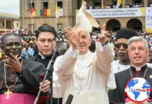 À Bamenda : le Pape Léon XIV se fait l’apôtre d’une paix « incarnée »