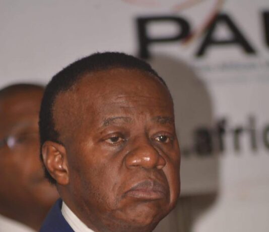 « 𝐂𝐞𝐬 𝐩𝐫𝐨𝐠𝐫𝐚𝐦𝐦𝐞𝐬 𝐬𝐨𝐧𝐭 𝐡𝐨𝐫𝐬-𝐥𝐚 𝐥𝐨𝐢 »