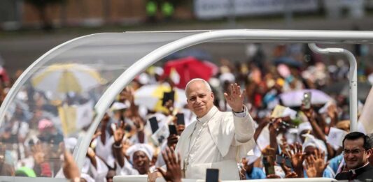 Visite historique à Douala : Le Pape Léon XIV insuffle un vent d’espoir à la jeunesse camerounaise