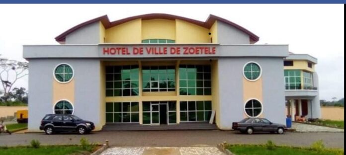 Lhotel-de-ville-de-Zoetele-scaled-1-696x312
