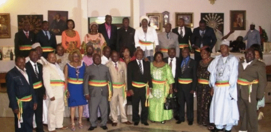 Cameroun : Décentralisation sous tutelle, Dans les normes, la décentralisation doit être exercée par la base. Mais, le modèle camerounais consacre plutôt une décentralisation administrée par le sommet.