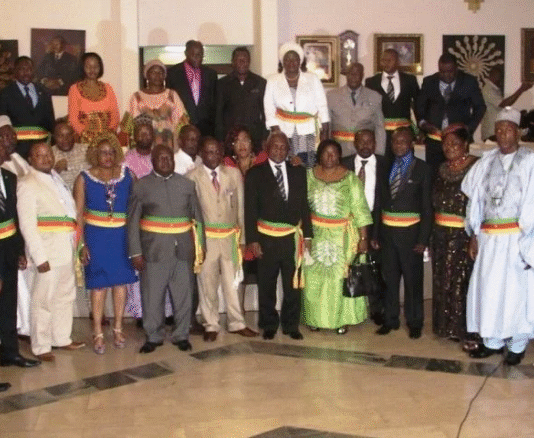 Cameroun : Décentralisation sous tutelle, Dans les normes, la décentralisation doit être exercée par la base. Mais, le modèle camerounais consacre plutôt une décentralisation administrée par le sommet.