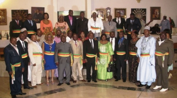Cameroun : Décentralisation sous tutelle, Dans les normes, la décentralisation doit être exercée par la base. Mais, le modèle camerounais consacre plutôt une décentralisation administrée par le sommet.