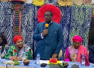 Lutte contre le tribalisme : Roger Mbassa Ndinè et les élites de l’Ouest scellent le pacte du « vivre-ensemble »