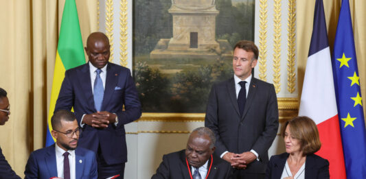 Gabon/transformation locale du manganèse : la France et le groupe Eramet font plier le Gabon.