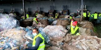 Plastique : À Douala, une bouteille usagée peut encore avoir de la valeur