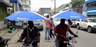Saison des pluies : La période de gloire des « mototaxis à parapluie »