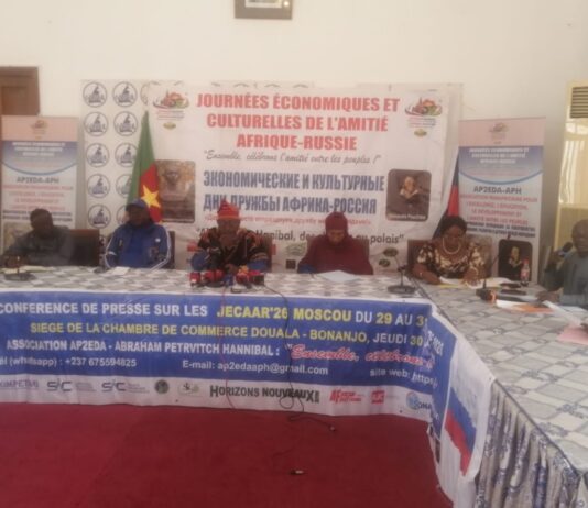 Afrique-Russie : le Cameroun prépare ses rendez-vous économiques à Moscou À Douala, la conférence du 16 septembre 2026 de l’Association panafricaine pour l’excellence, l’éducation, le développement et l’amitié entre les peuples (AP2EDA-APH) a remis au centre des échanges la préparation des prochains rendez-vous économiques et culturels entre l’Afrique et la Russie.