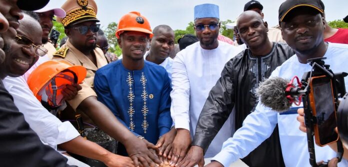 116629-avec-l-international-senegalais-sadio-mane-le-president-de-l-assemblee-nationale-ousmane-sonko-a