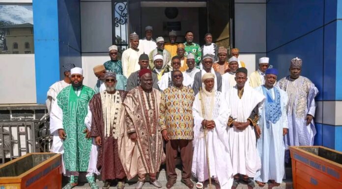 Entre prières et doléances : Le nouvel imam central de Douala rend visite au magistrat de la ville