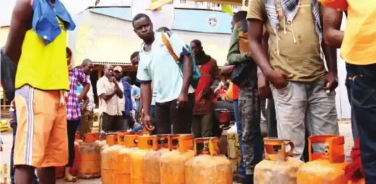 Pénurie de gaz domestiques : les ménages camerounais à bout de souffle.