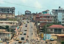 Désordre, saleté, anarchie : Comment le « système D » dévore Douala et Yaoundé
