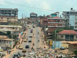 Désordre, saleté, anarchie : Comment le « système D » dévore Douala et Yaoundé